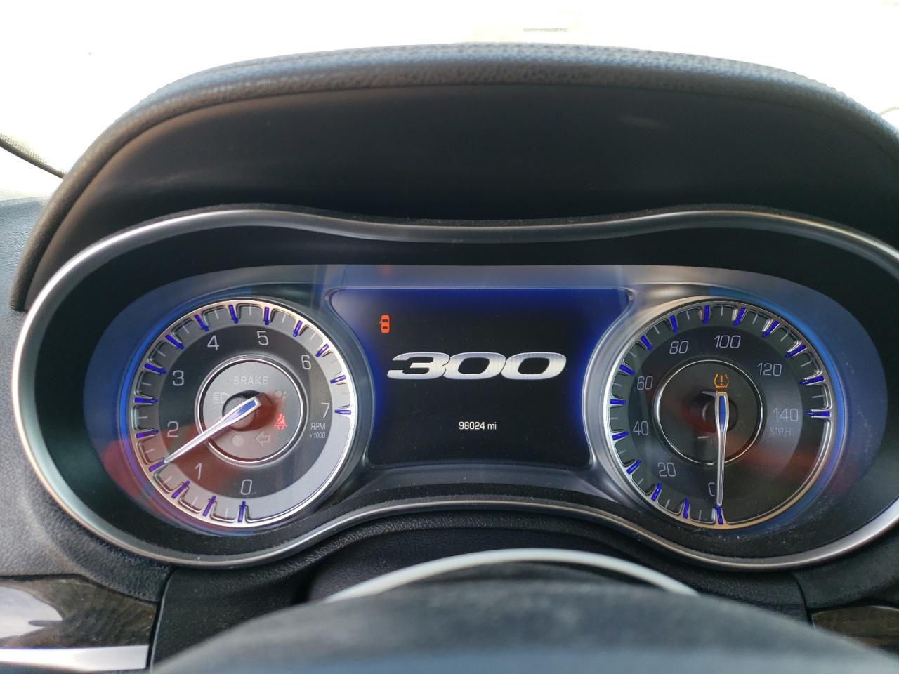 2019 Chrysler 300 - Image 9