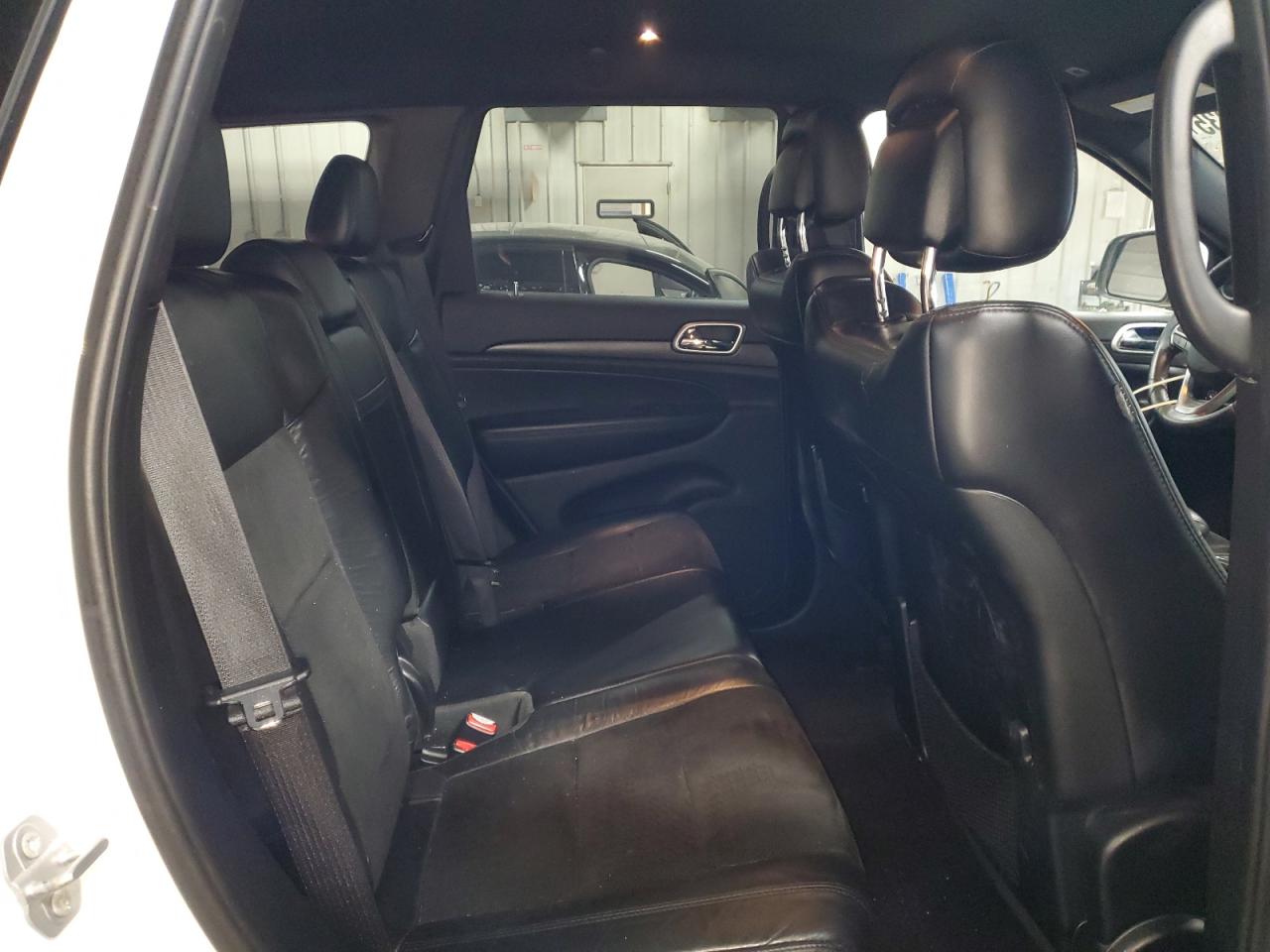 2017 Jeep Grand Cherokee - Image 11