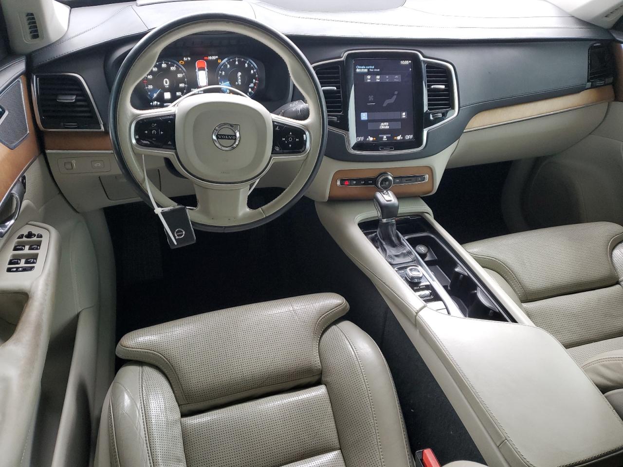 2016 Volvo XC90 - Image 8