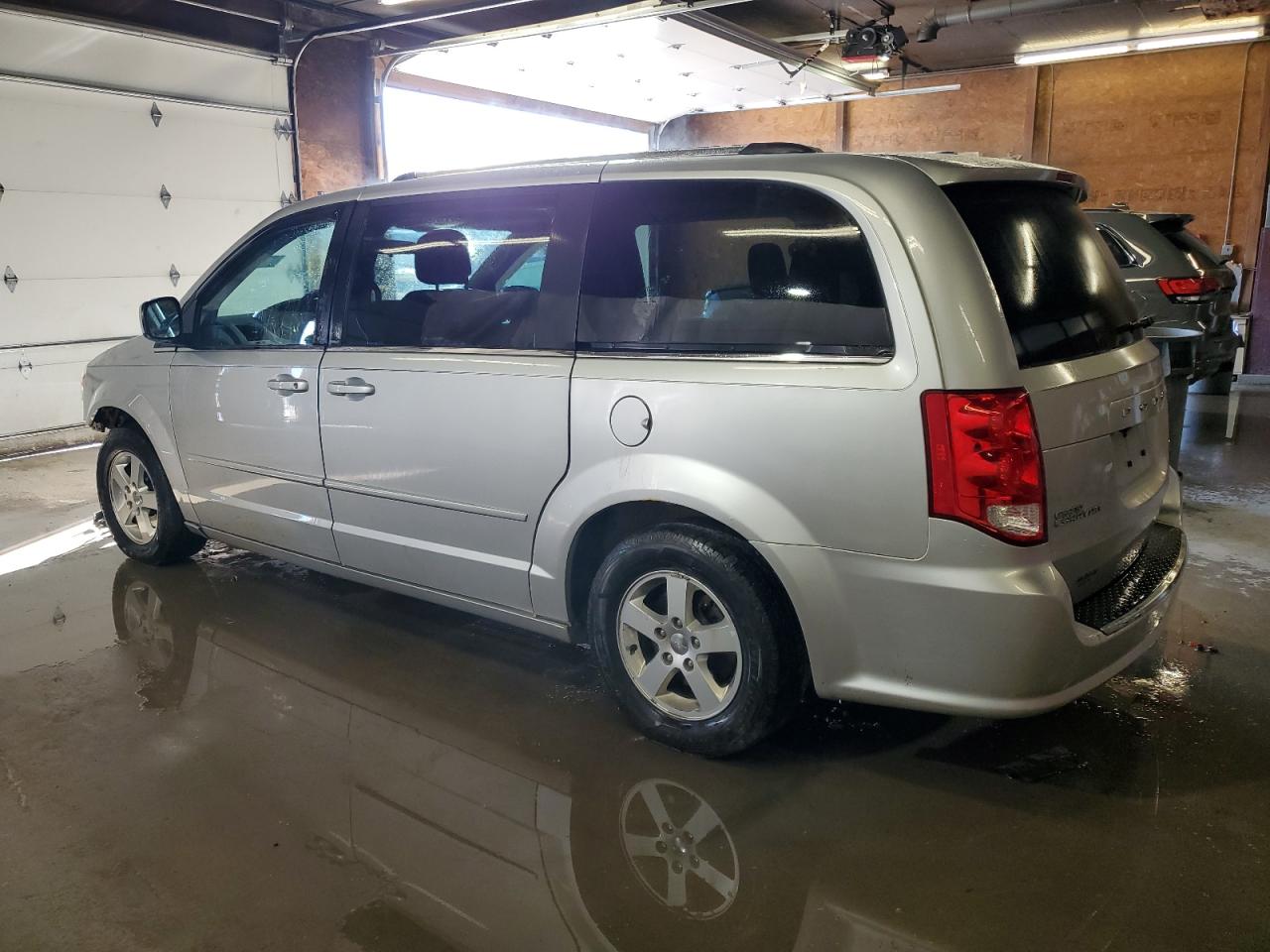 2011 Dodge Caravan - Image 2