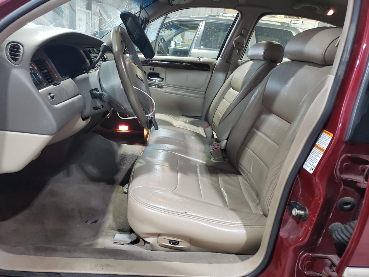 1999 Lincoln Town Car - Image 7