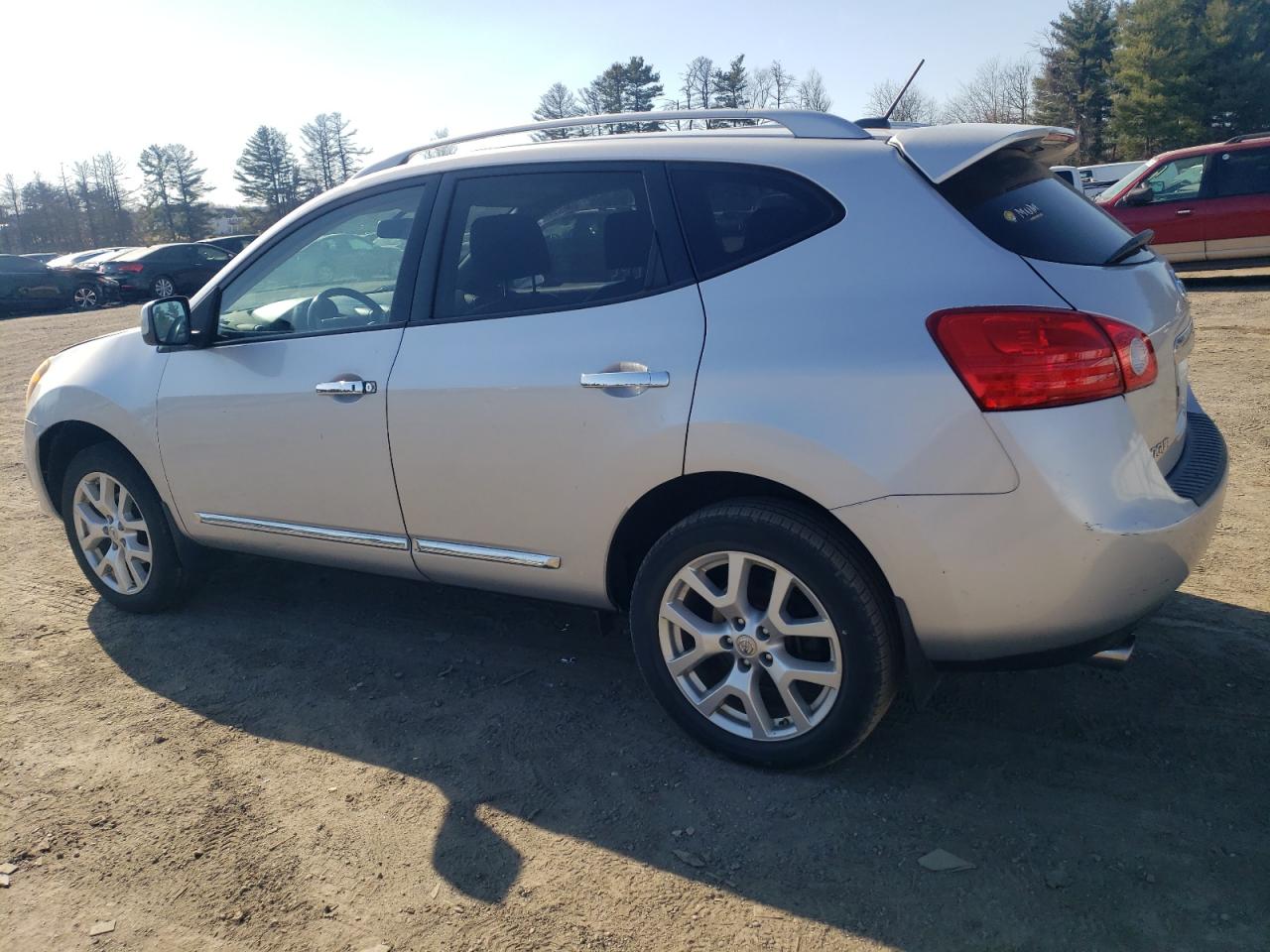 2011 Nissan Rogue - Image 2