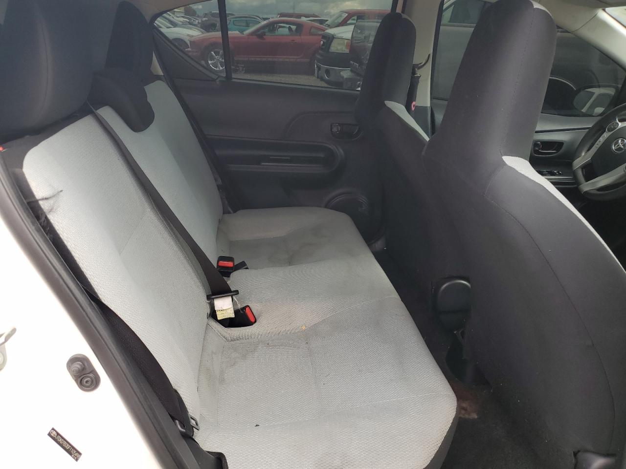 2015 Toyota Prius - Image 10