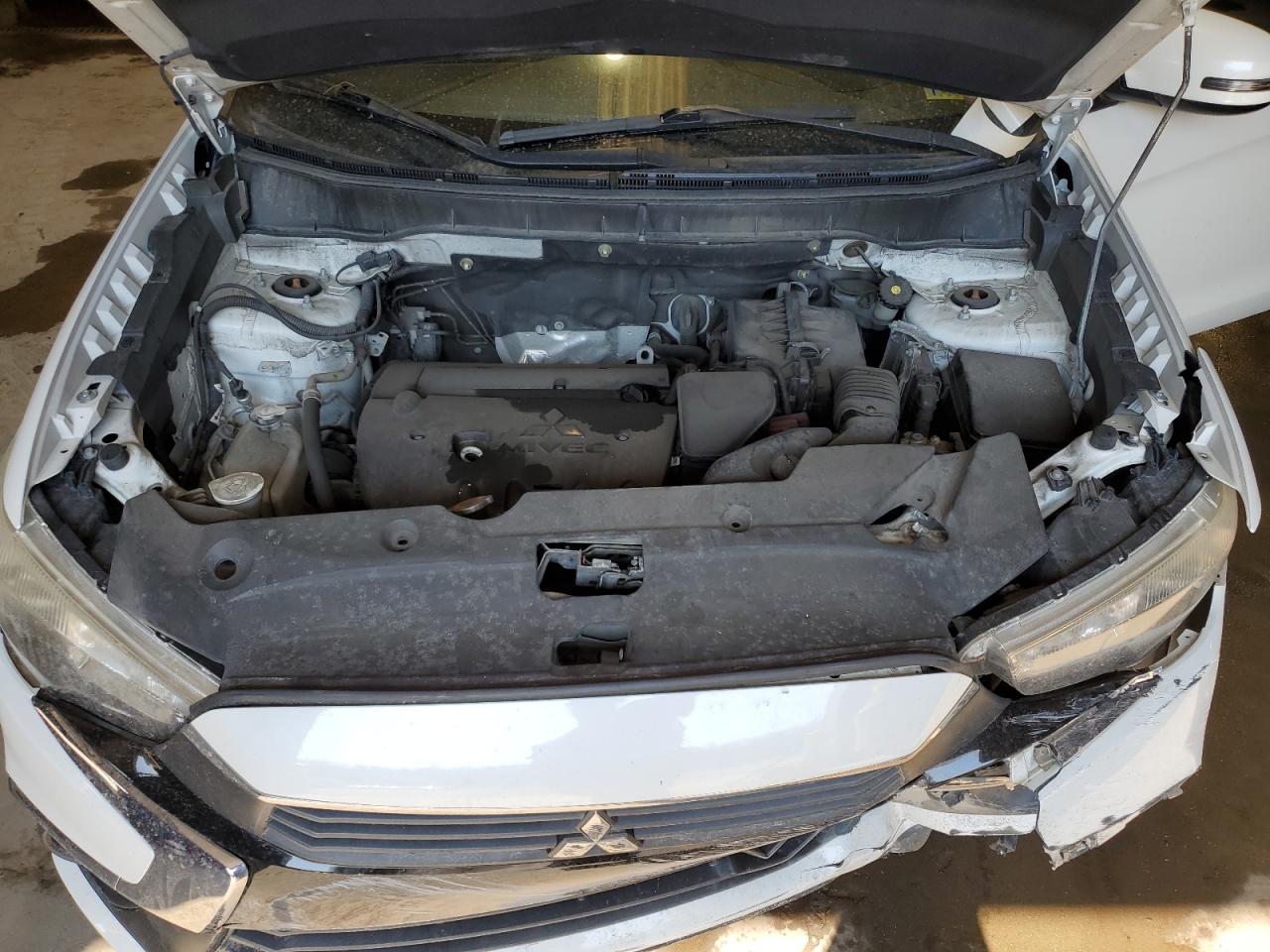 2016 Mitsubishi Outlander - Image 14