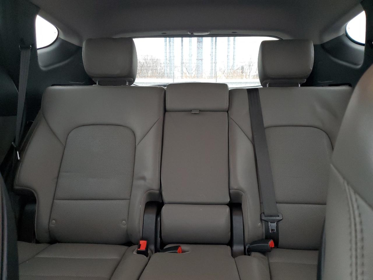 2017 Hyundai Santa Fe - Image 10