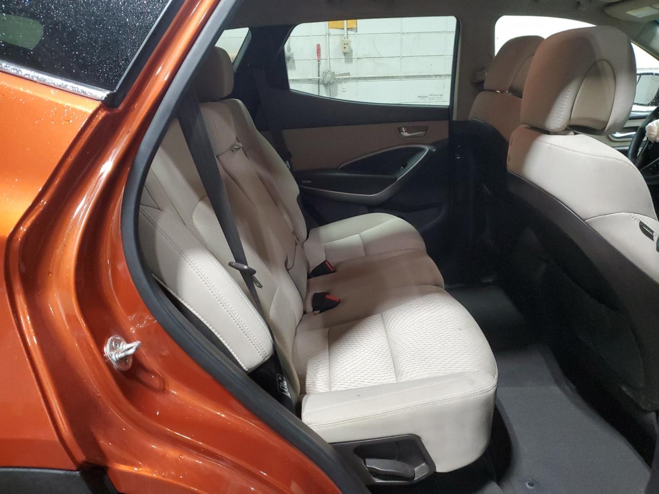 2016 Hyundai Santa Fe - Image 12