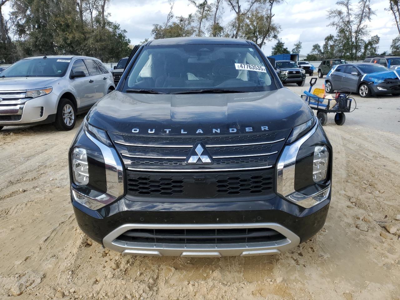 2024 Mitsubishi Outlander - Image 5
