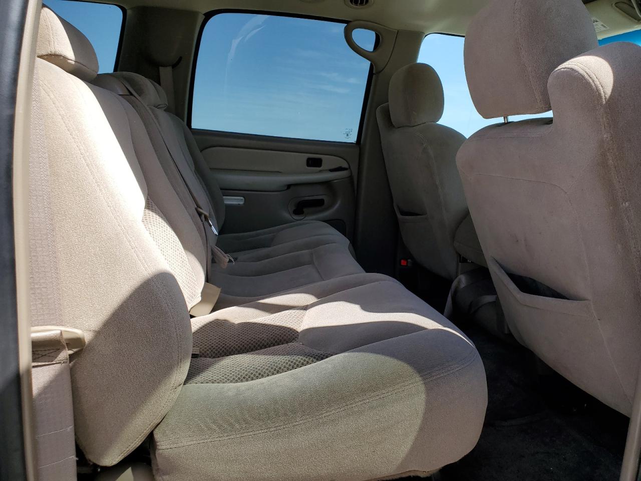 2003 Chevrolet Suburban - Image 11
