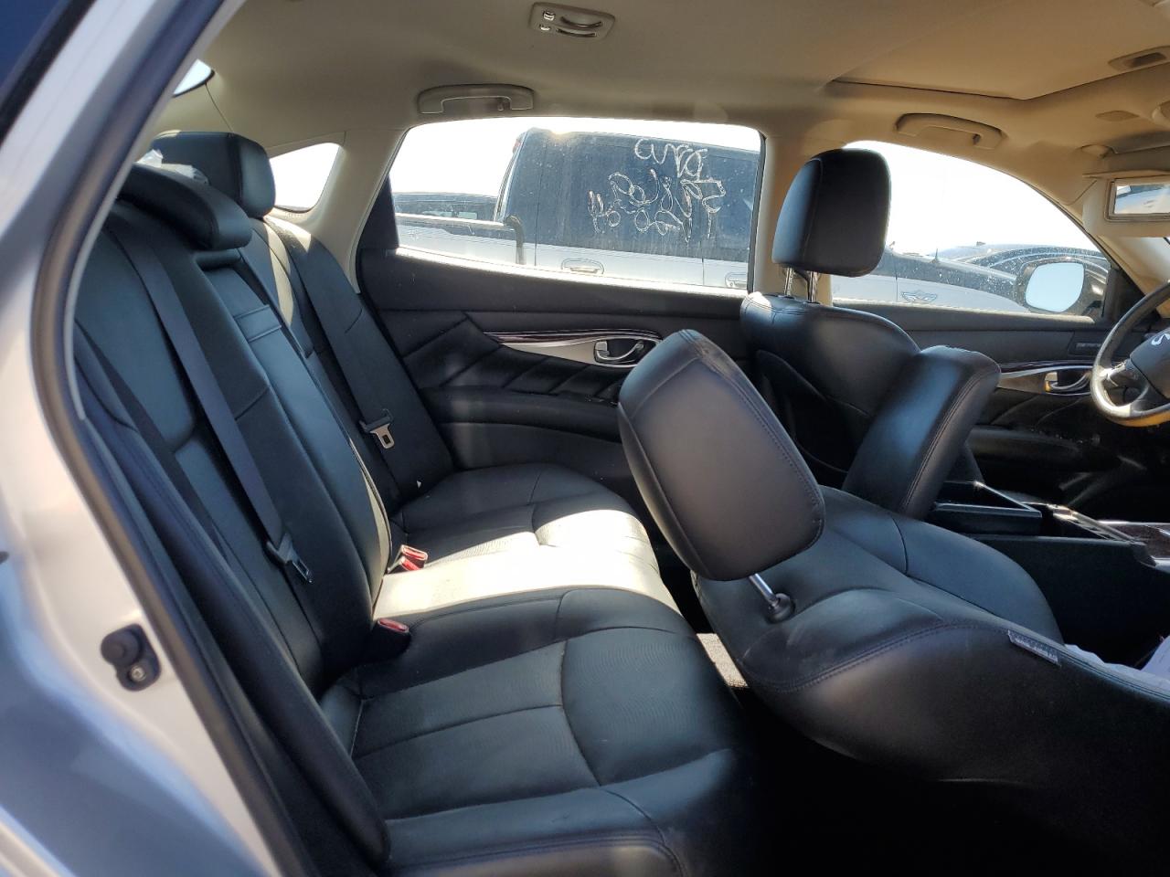 2019 Infiniti Q70 - Image 10