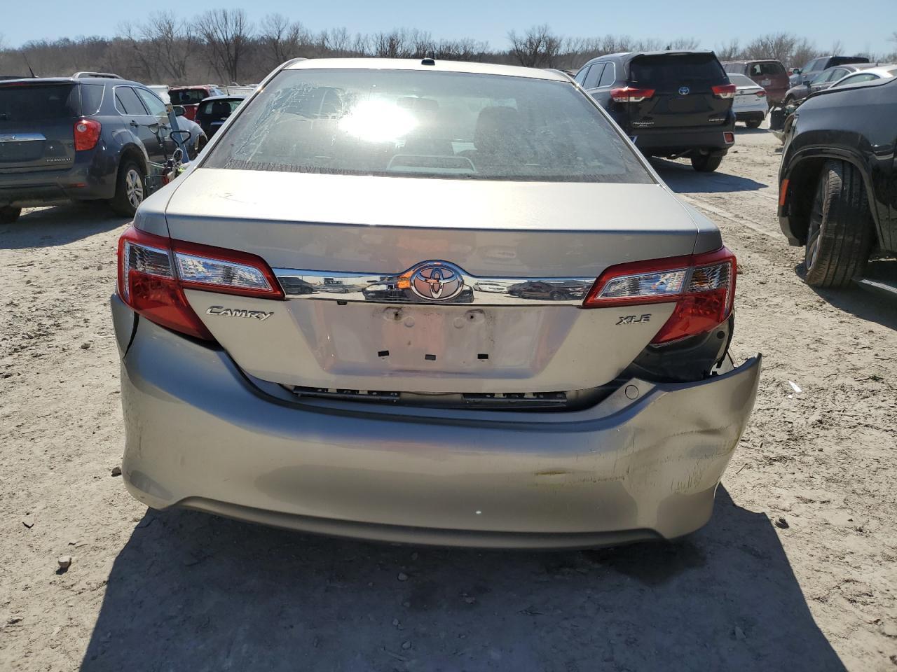 2014 Toyota Camry - Image 6