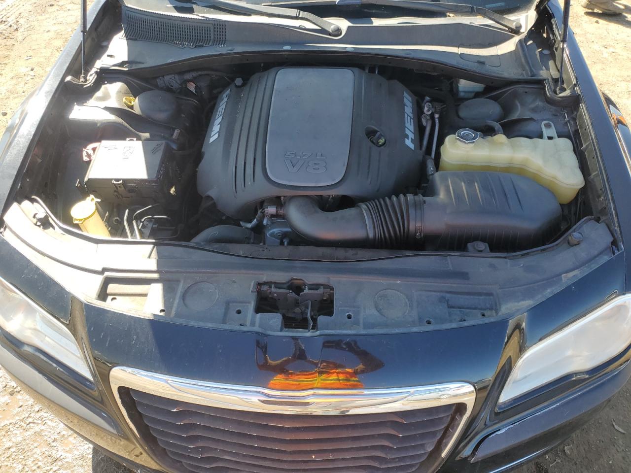 2013 Chrysler 300 - Image 11