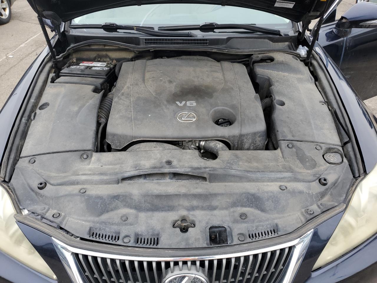 2010 Lexus IS - Image 11