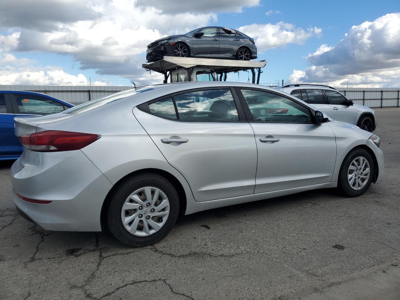 2017 Hyundai Elantra - Image 3