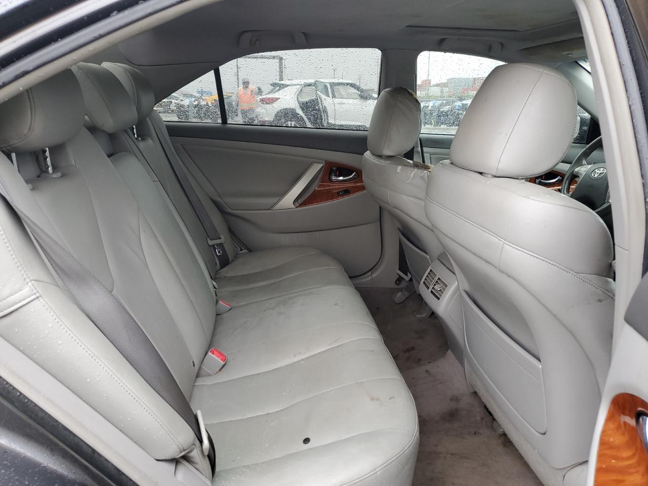 2010 Toyota Camry - Image 10
