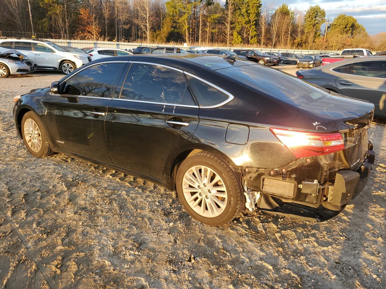 2015 Toyota Avalon - Image 2