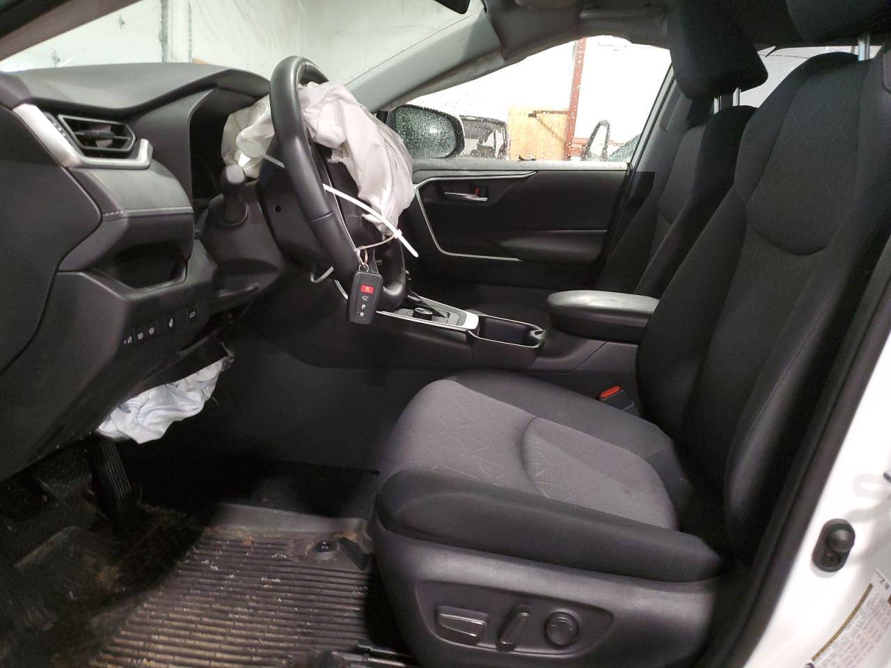 2024 Toyota RAV 4 - Image 7