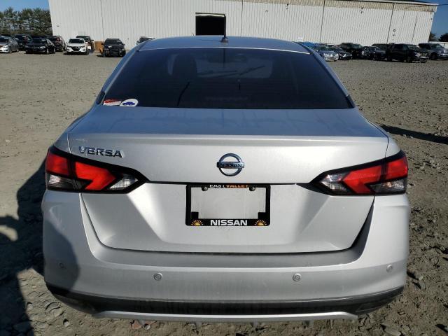  NISSAN VERSA 2022 Сріблястий