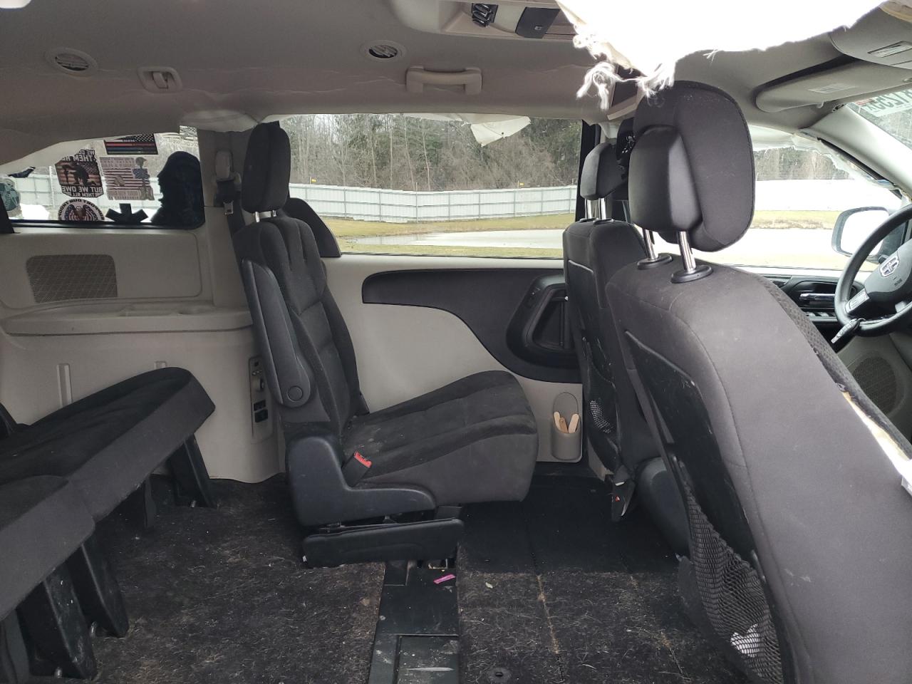 2019 Dodge Caravan - Image 11