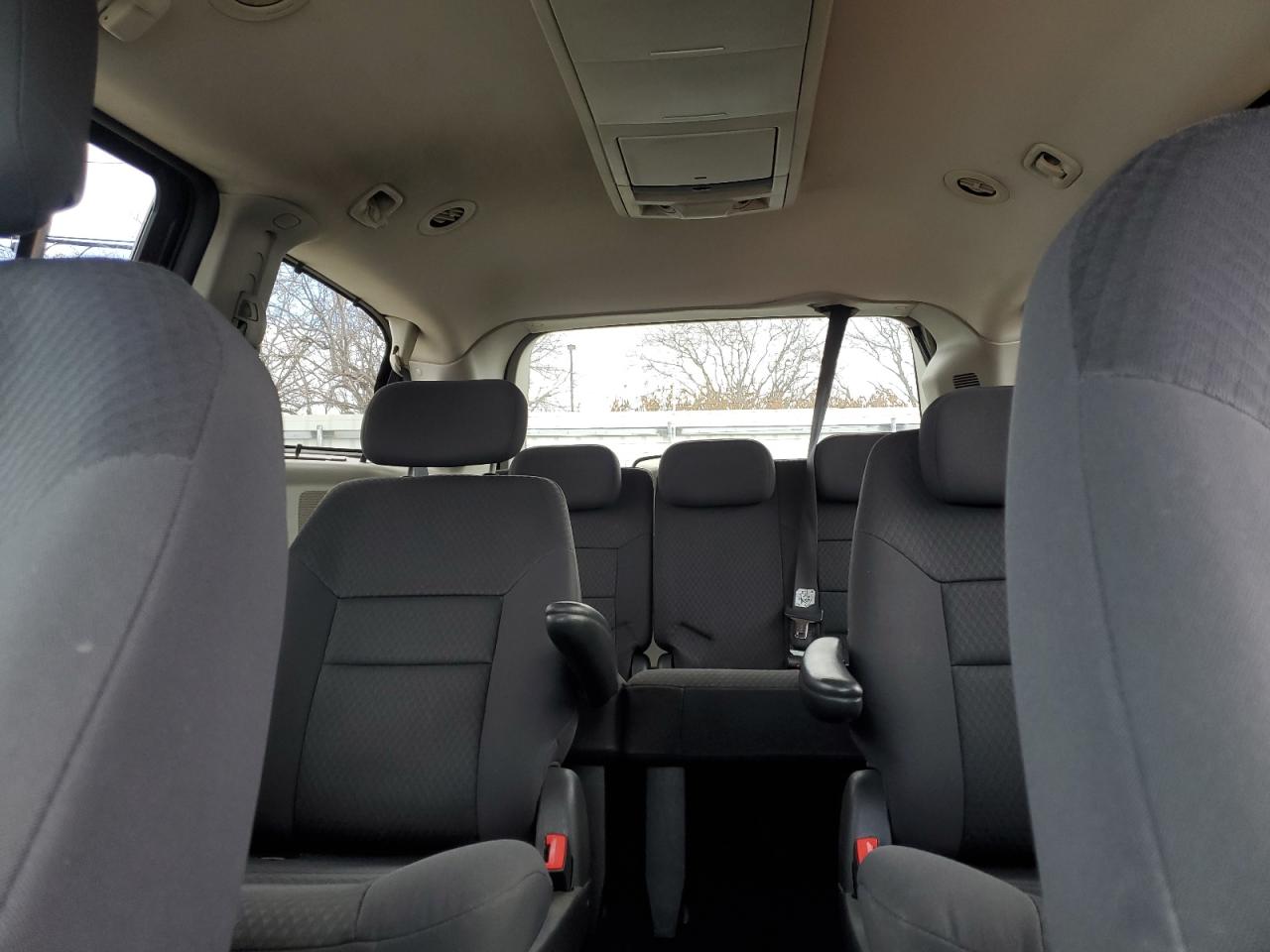 2010 Dodge Caravan - Image 10