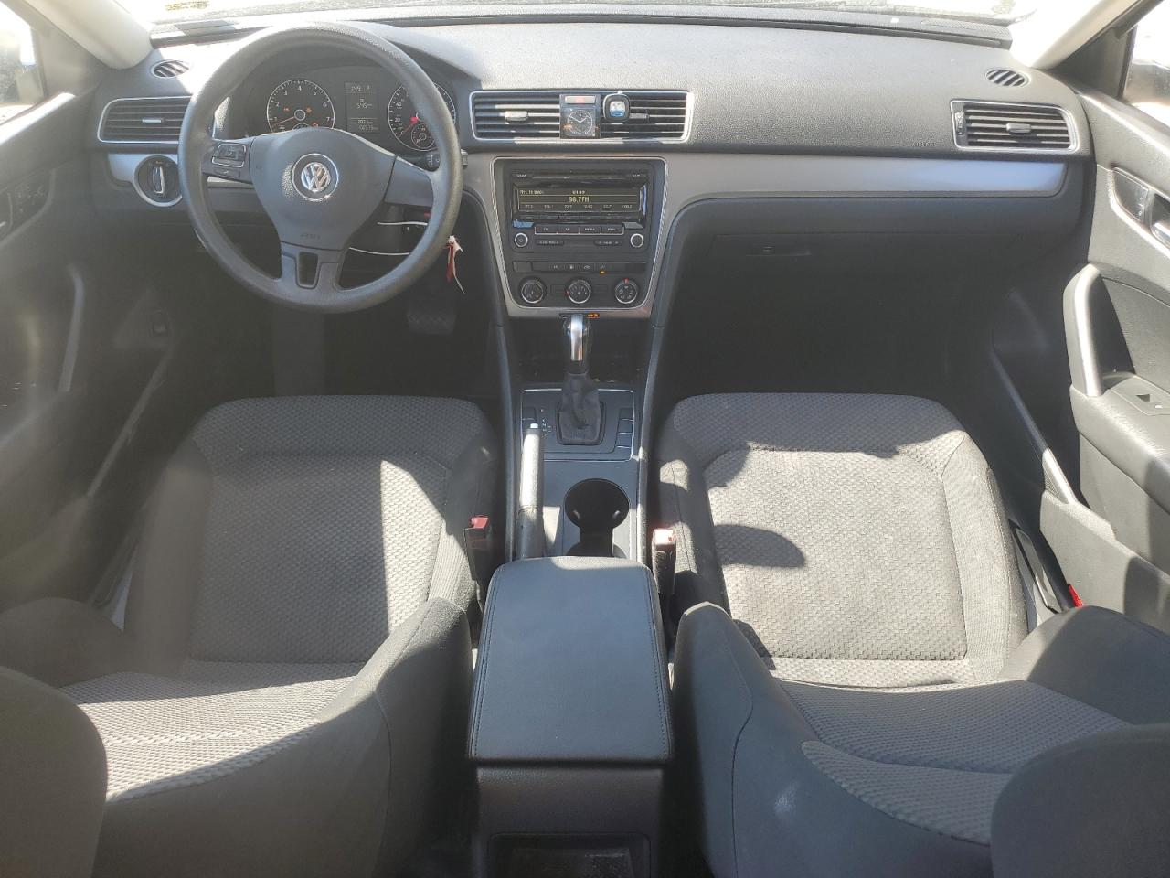 2015 Volkswagen Passat - Image 8