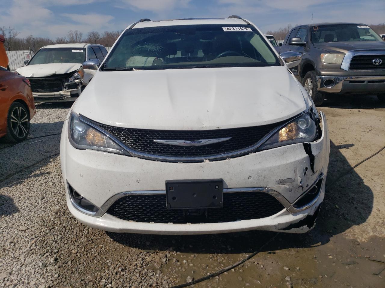 2017 Chrysler Pacifica - Image 5