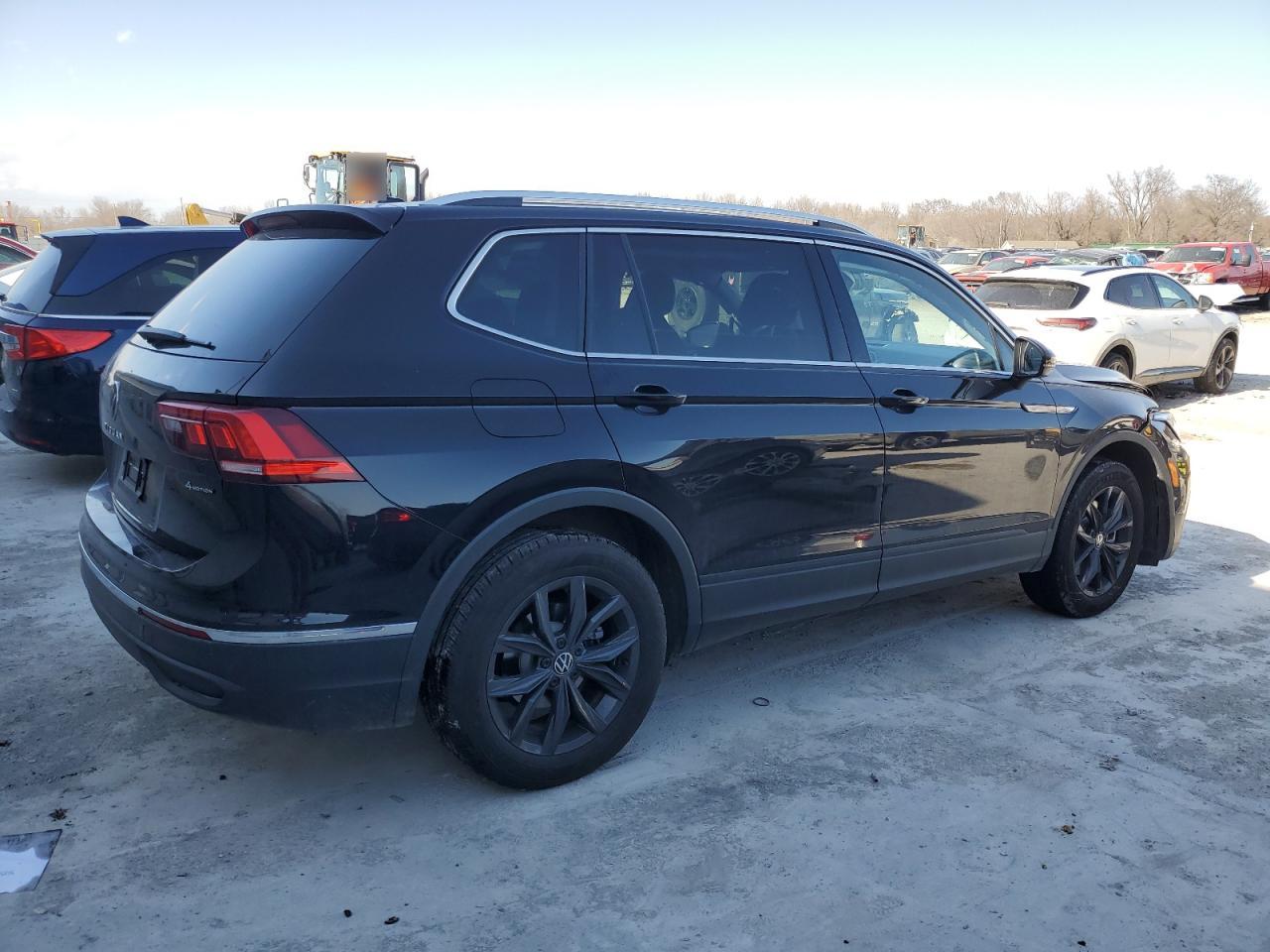 2024 Volkswagen Tiguan - Image 3