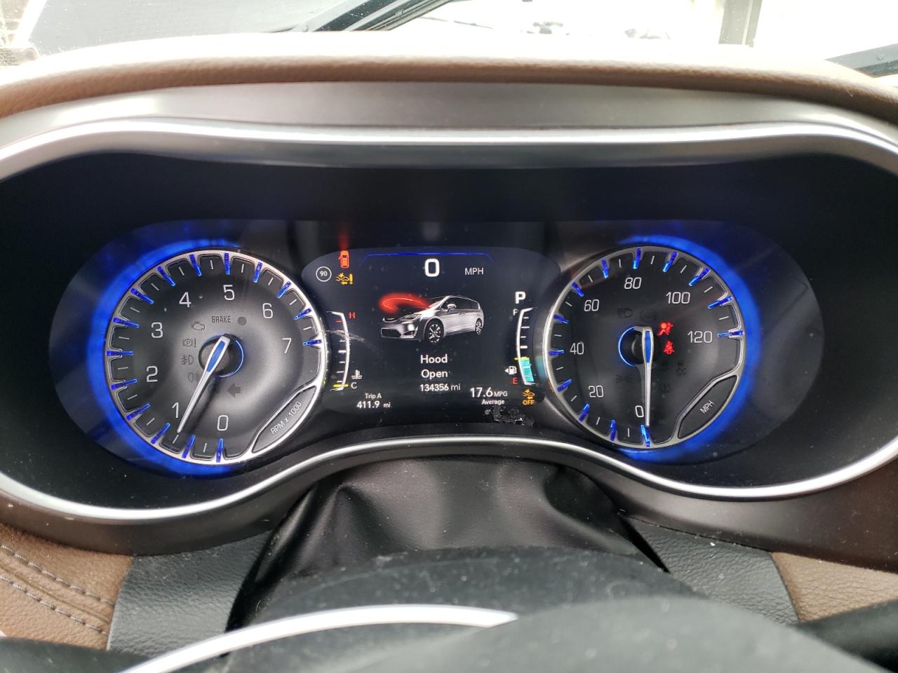2017 Chrysler Pacifica - Image 9