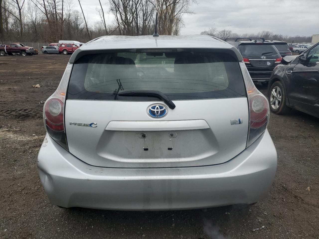 2013 Toyota Prius - Image 6