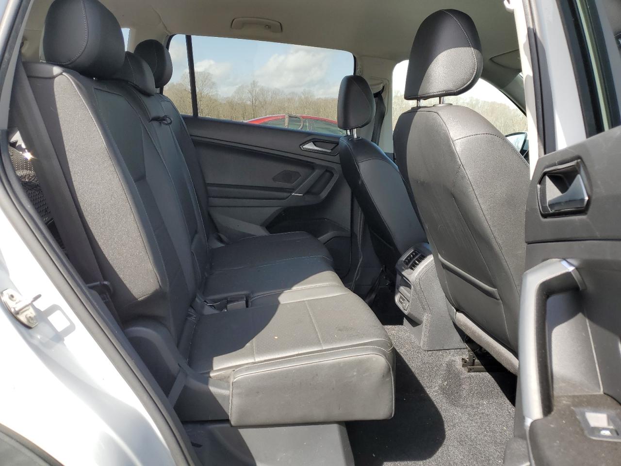 2018 Volkswagen Tiguan - Image 11