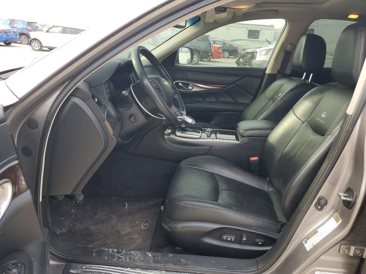2011 Infiniti M - Image 7