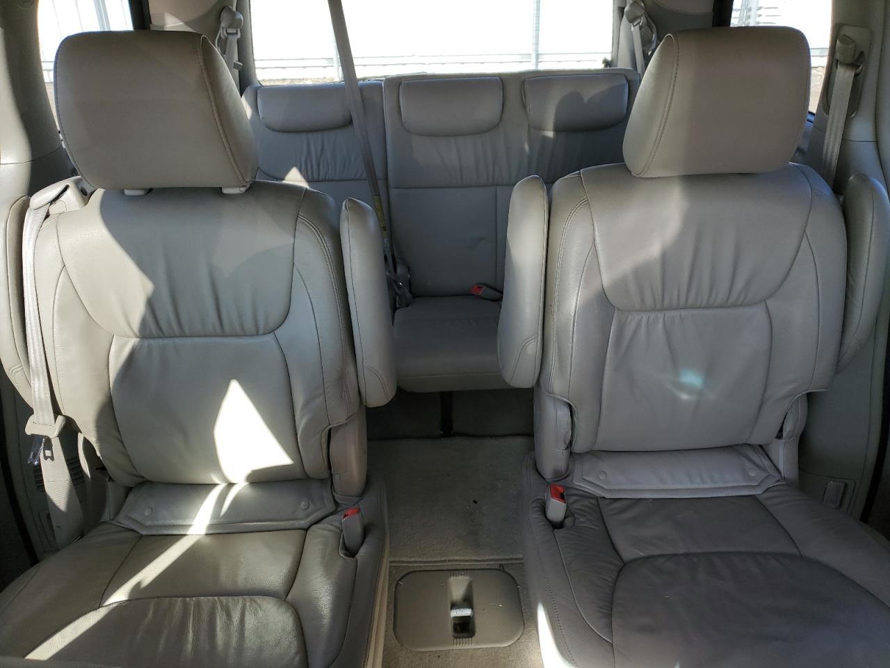 2010 Toyota Sienna - Image 10