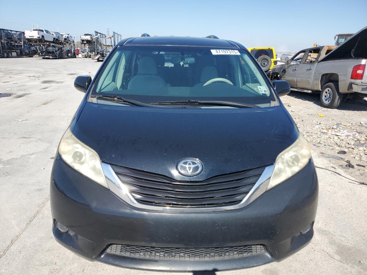 2011 Toyota Sienna - Image 5
