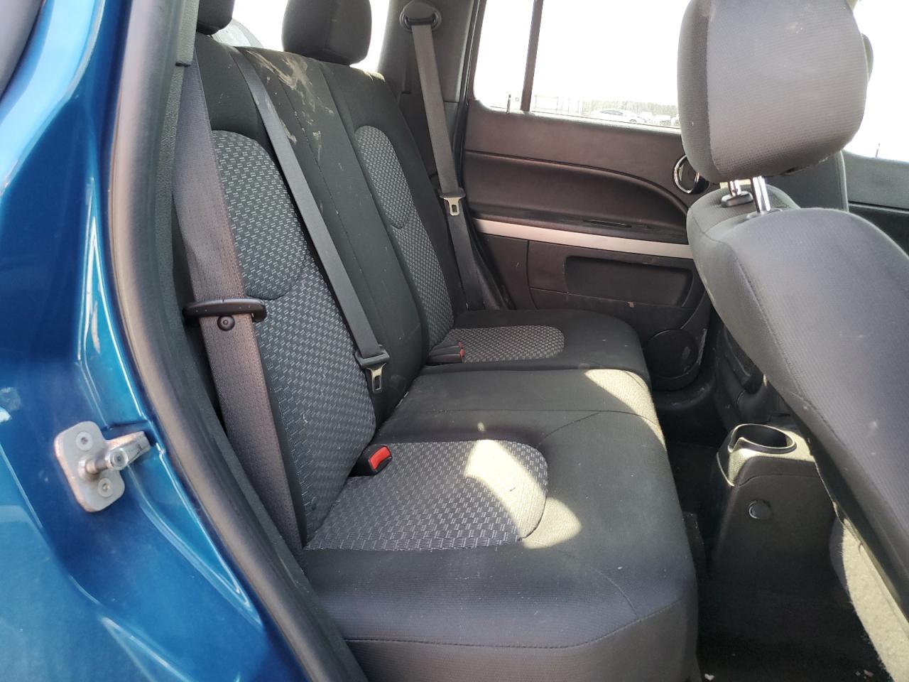 2010 Chevrolet HHR - Image 10