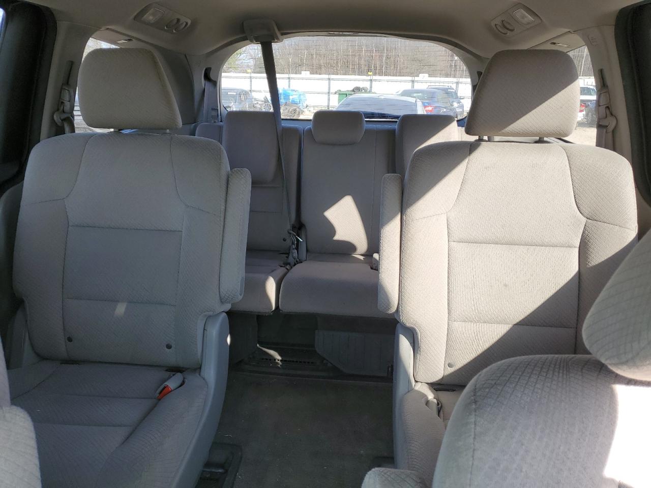 2015 Honda Odyssey - Image 10