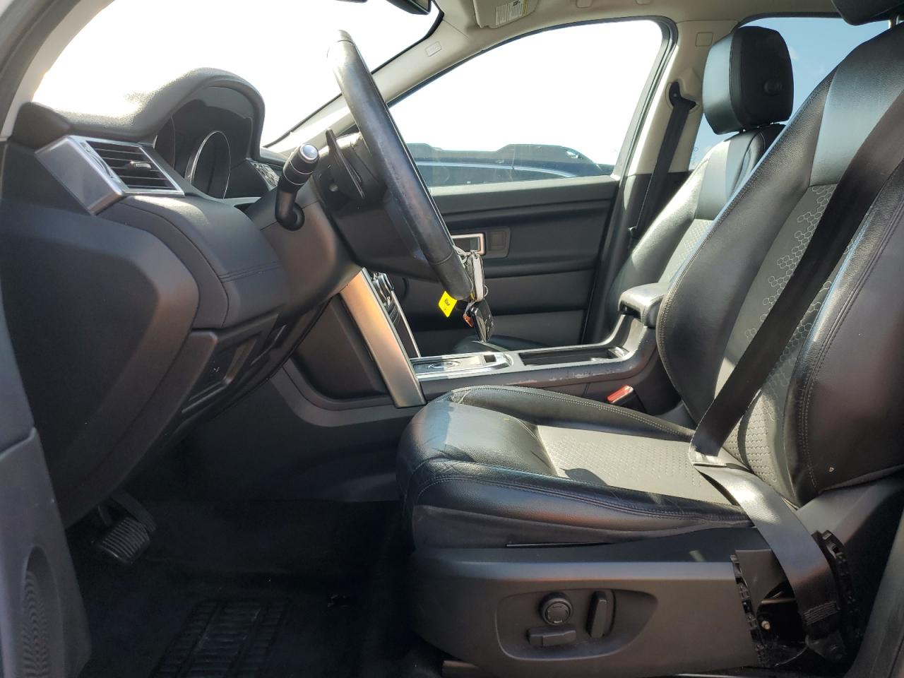 2017 Land Rover Discovery - Image 7