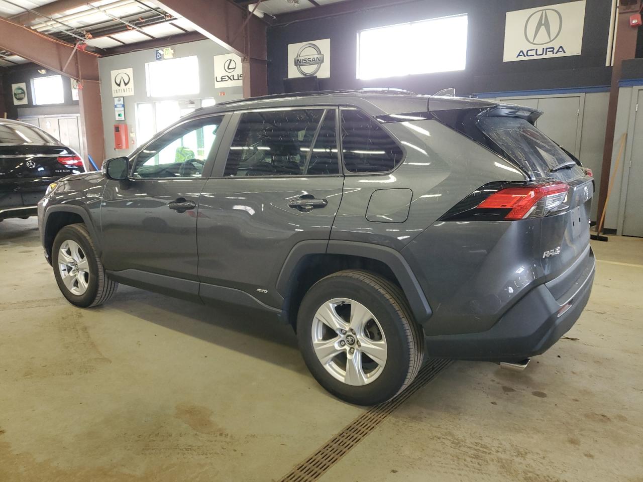 2021 Toyota RAV 4 - Image 2
