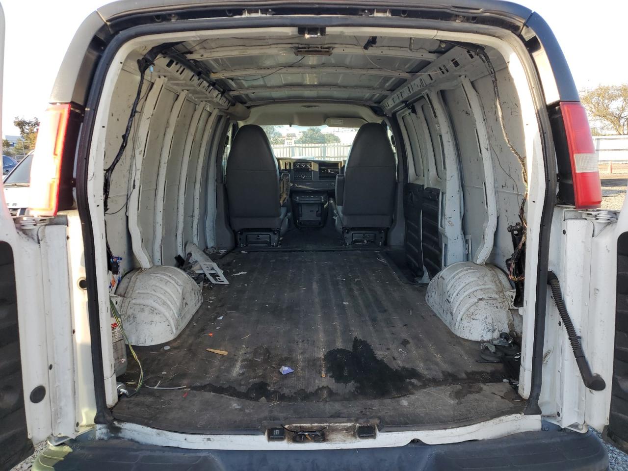 2012 Chevrolet Express - Image 10