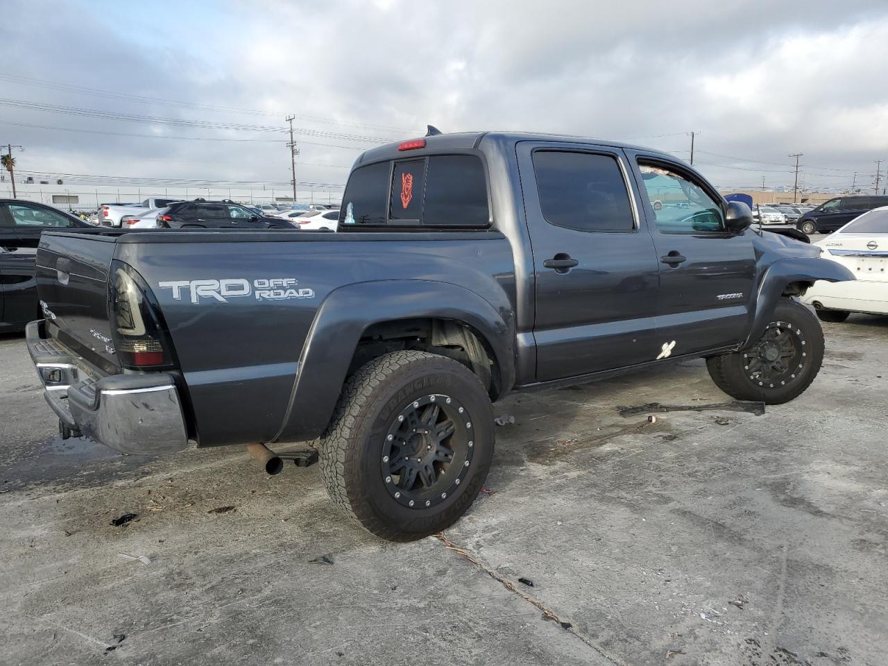 2015 Toyota Tacoma - Image 3
