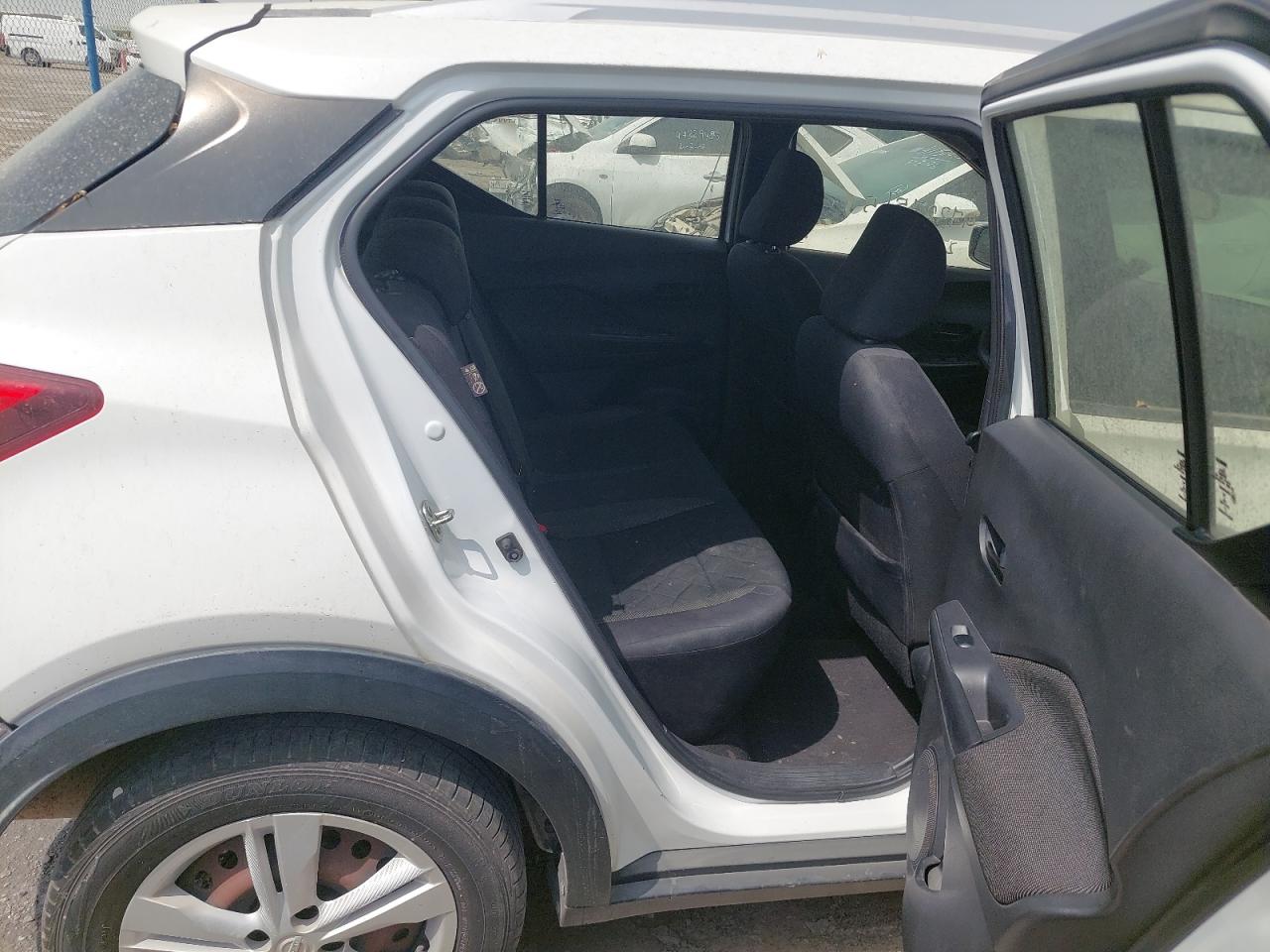 3N1CP5C92JL467802 - 2018 Nissan Kicks - #undefined