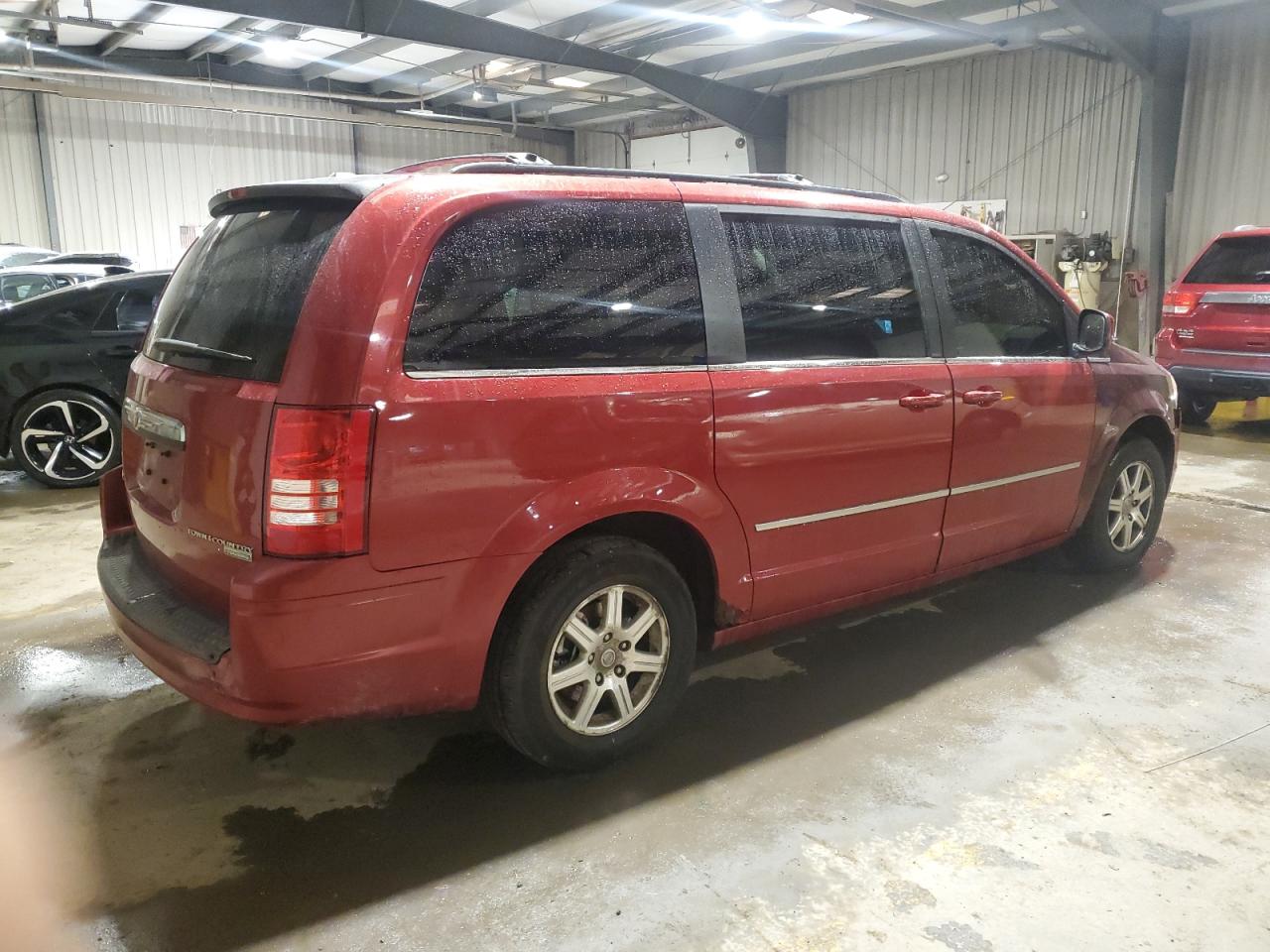 2010 Chrysler Town & Country - Image 3