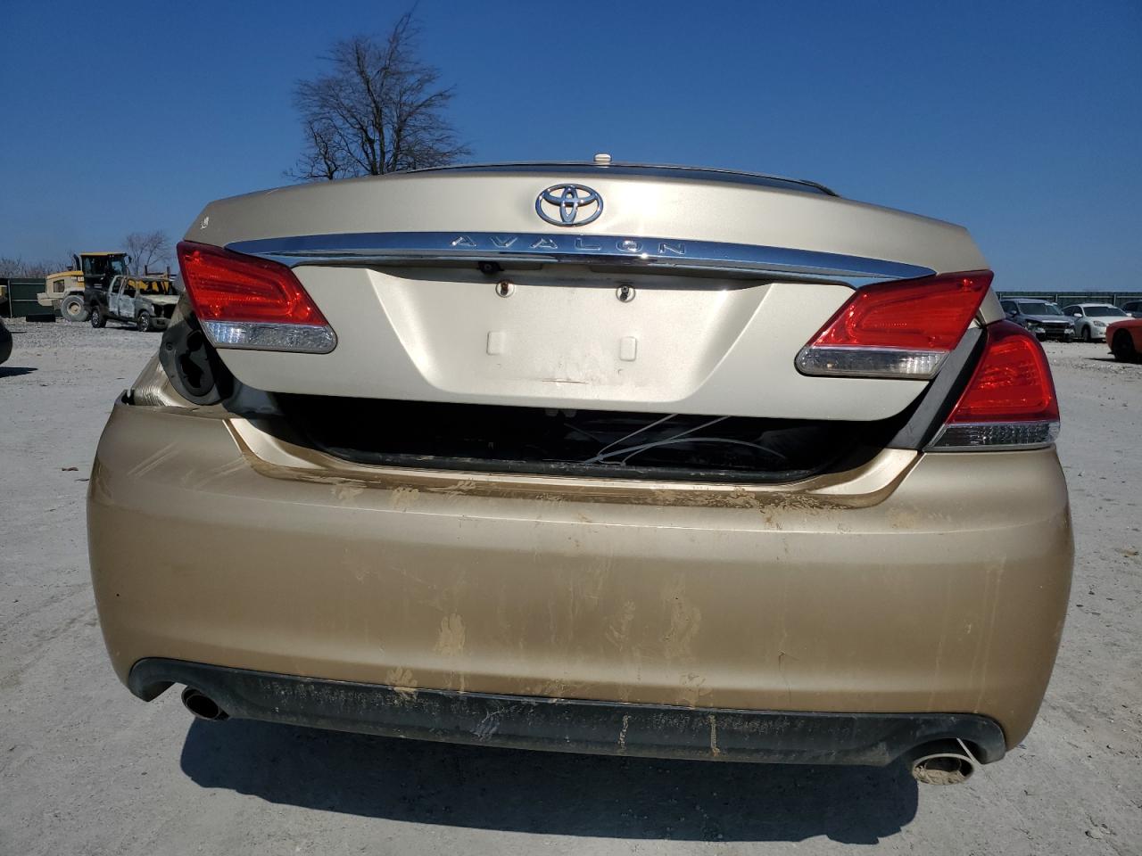 2011 Toyota Avalon - Image 6