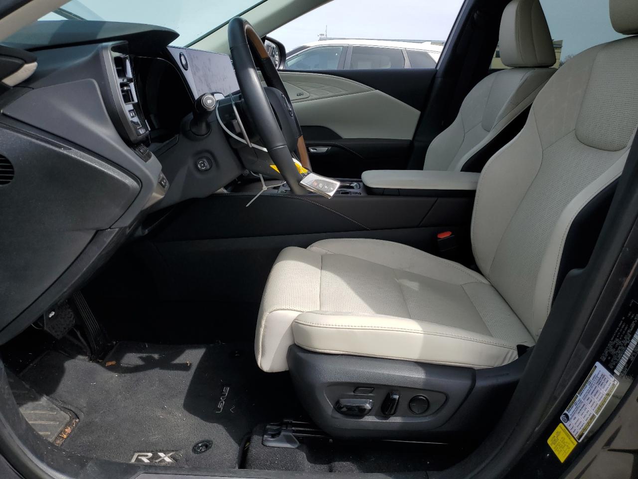 2024 Lexus RX - Image 7