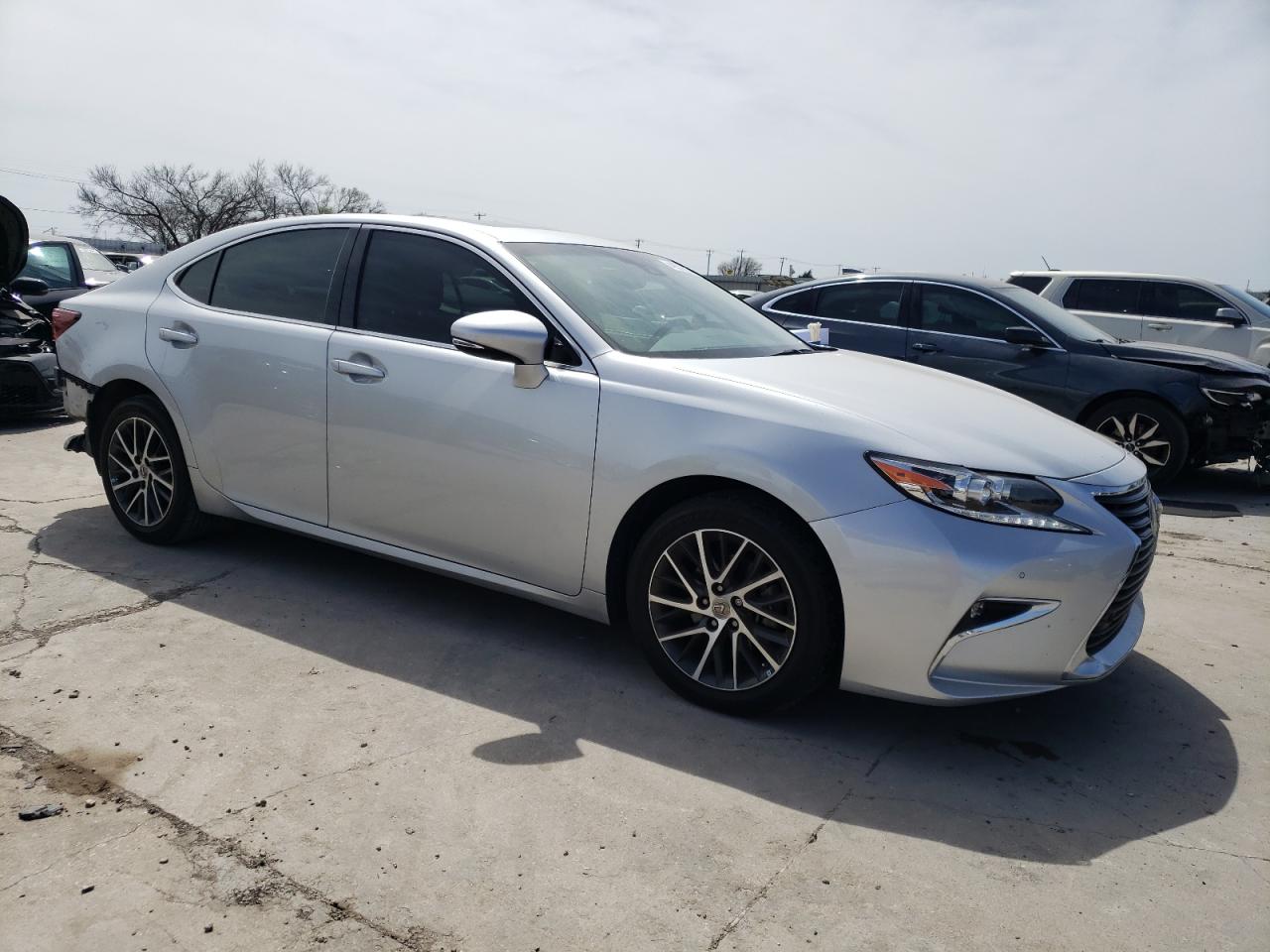 2017 Lexus ES - Image 4
