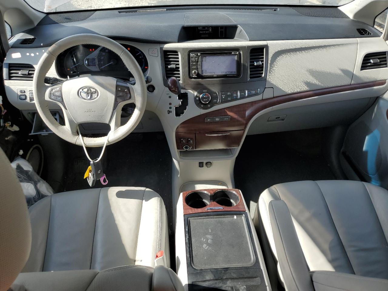 2014 Toyota Sienna - Image 8