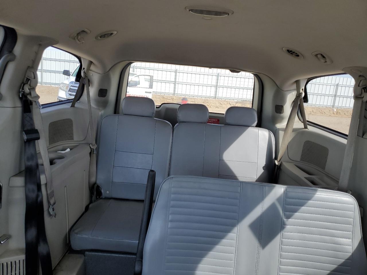 2015 Dodge Caravan - Image 10