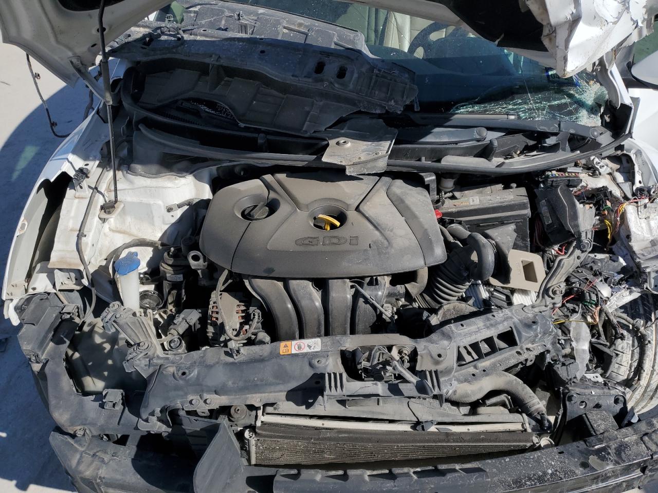 2016 Hyundai Elantra - Image 12