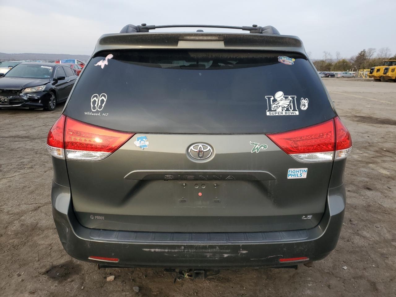 2012 Toyota Sienna - Image 6