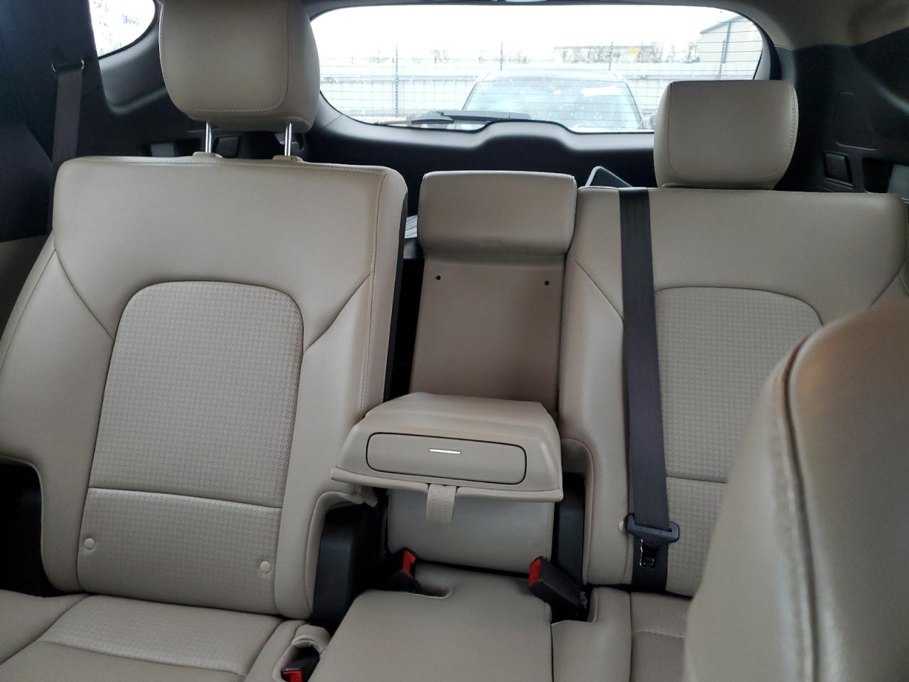 2014 Hyundai Santa Fe - Image 10