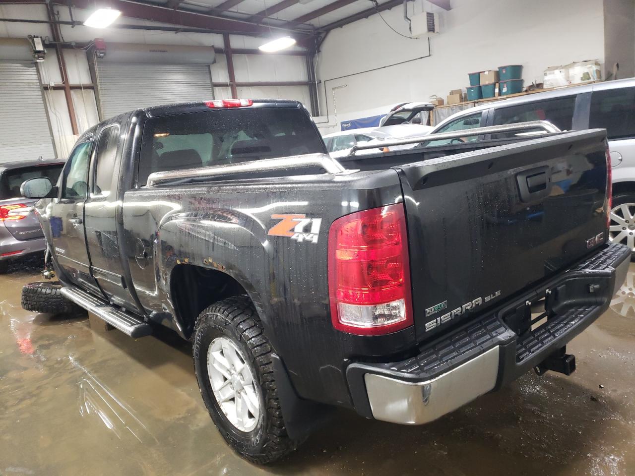 2011 GMC Sierra - Image 2