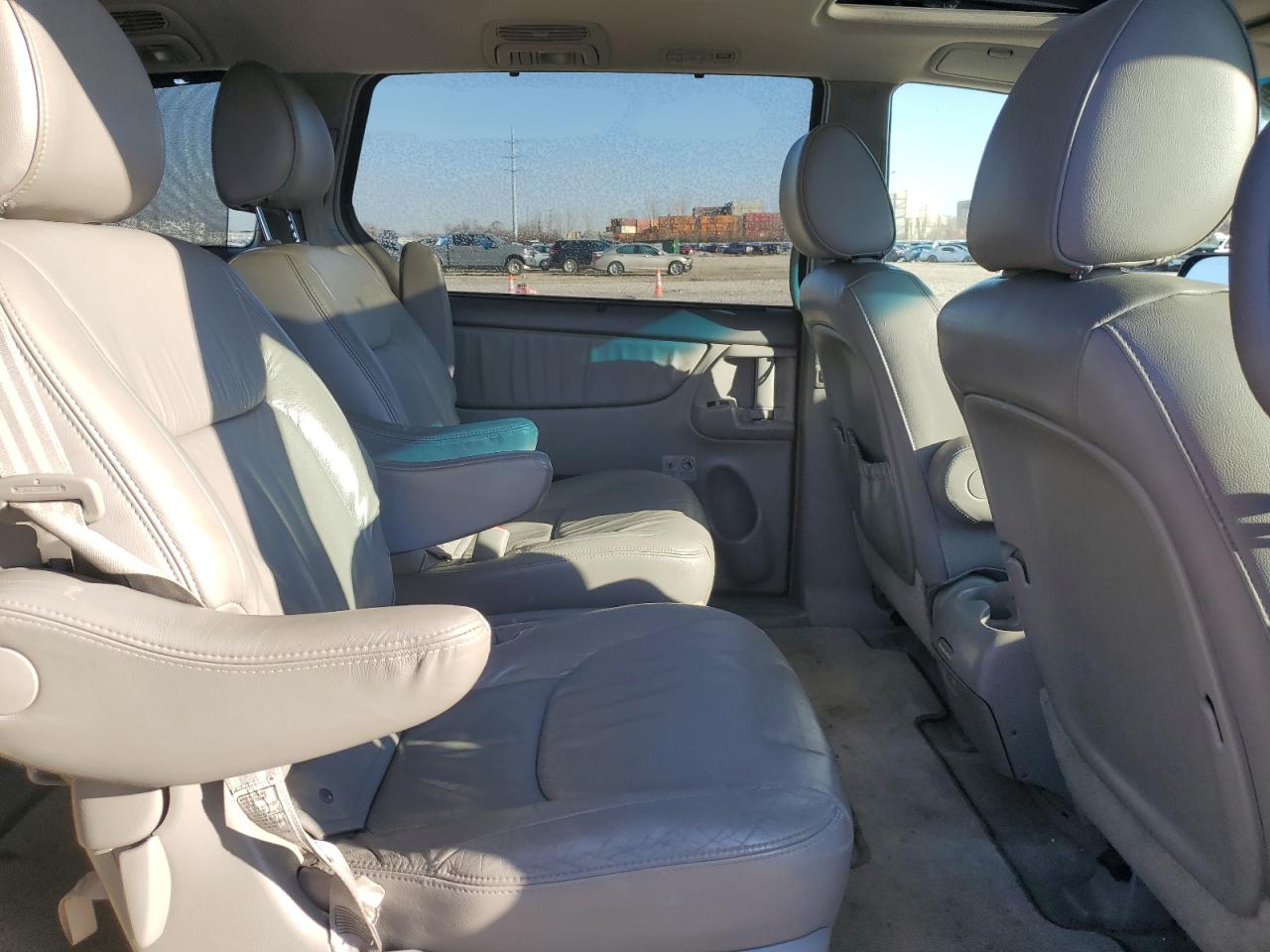 2009 Toyota Sienna - Image 11